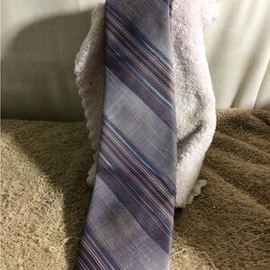 Modern Men's Striped Gray and Blue Tie - Sleek Business Accessory